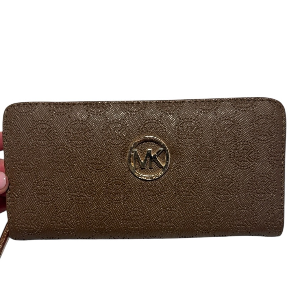 NEW MICHAEL KORS jet set zipper wallet new without tags